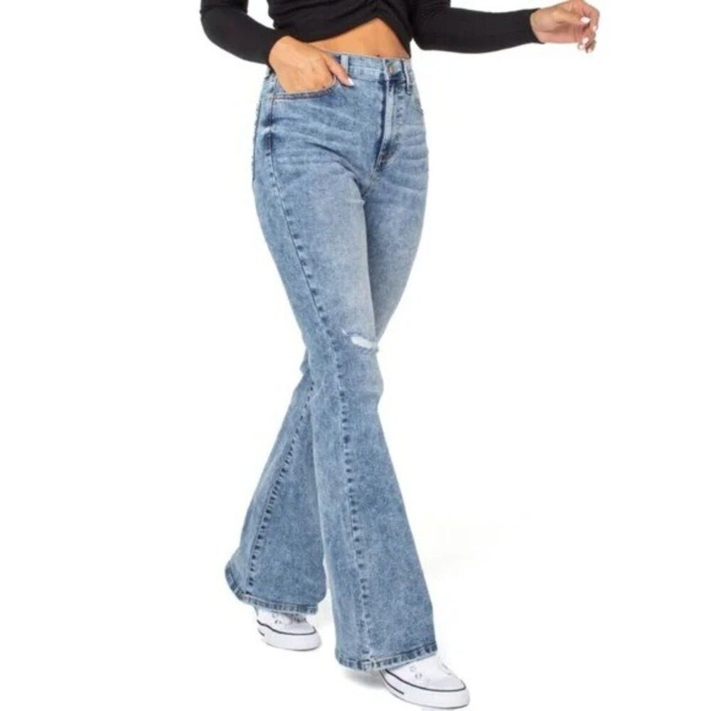 Celebrity Pink Women’s Flare Jeans Size 9/29 High Rise Distressed Stretch
